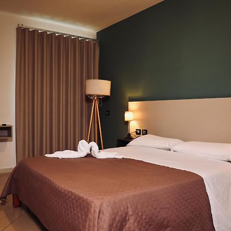 Hotel Futuro أفيرسا المظهر الخارجي الصورة