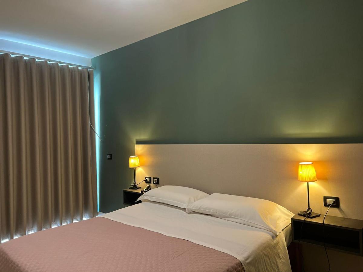 Hotel Futuro أفيرسا المظهر الخارجي الصورة