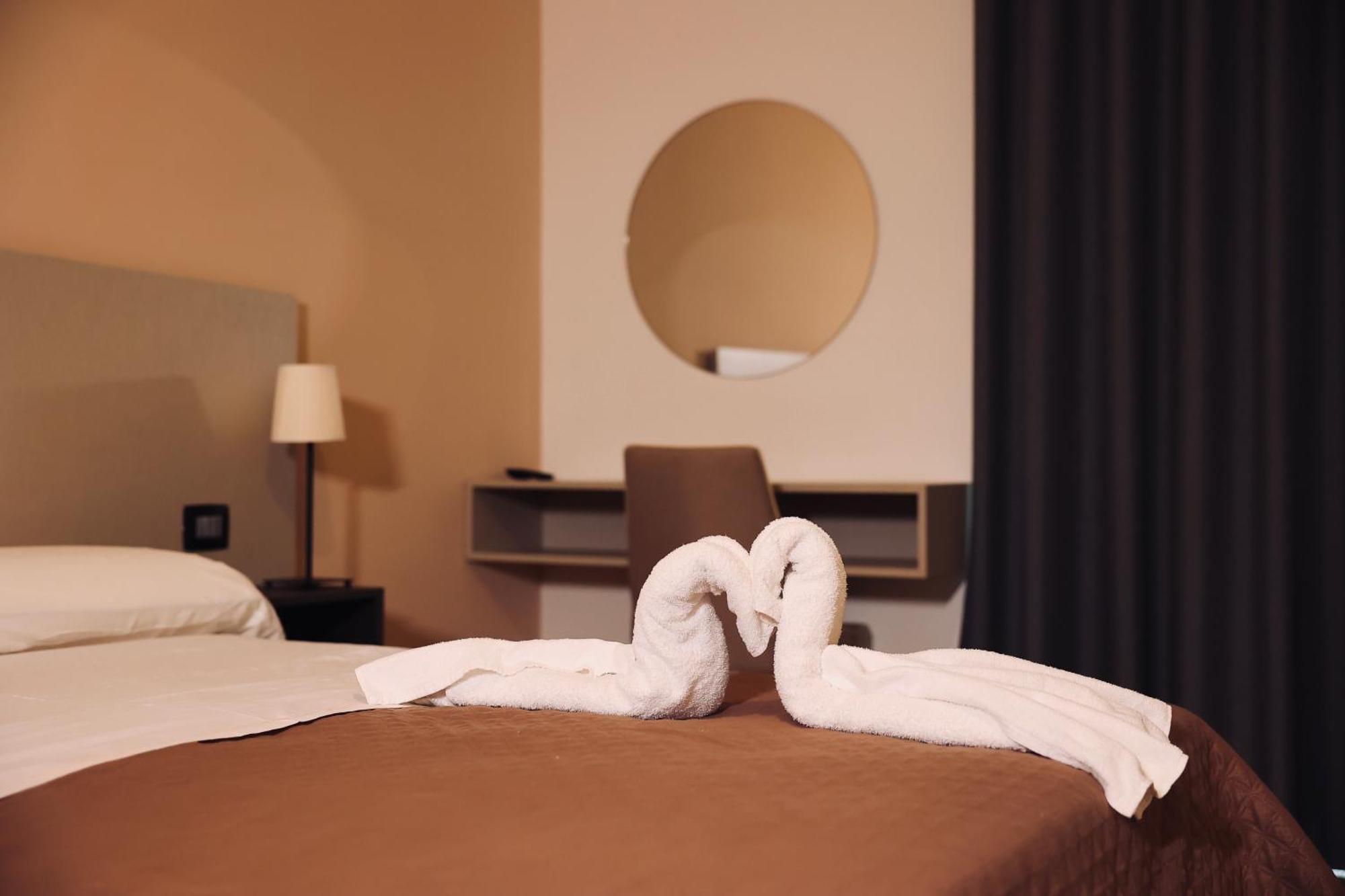 Hotel Futuro أفيرسا المظهر الخارجي الصورة